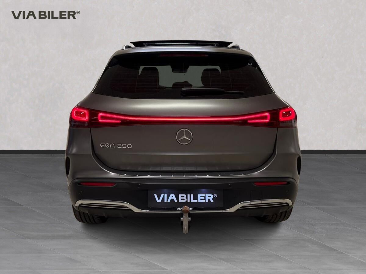 Grå Mercedes EQA250 fra 2021