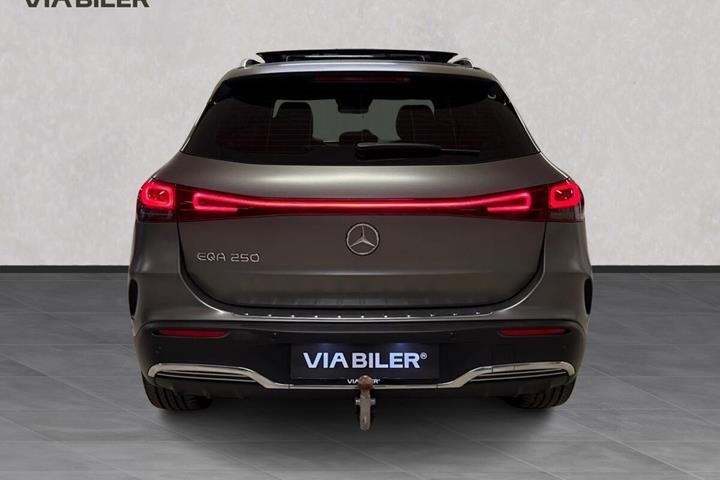 Grå Mercedes EQA250 fra 2021