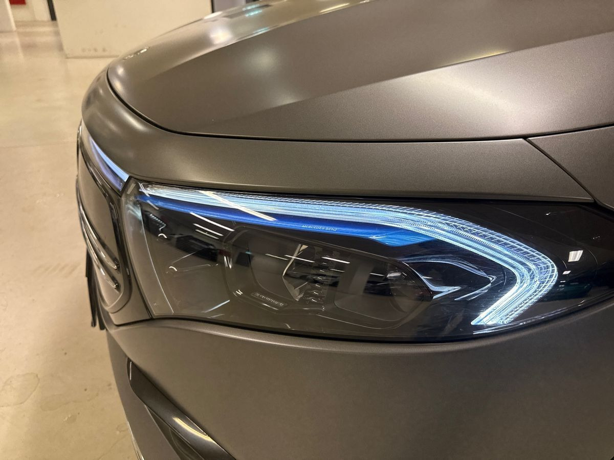 Grå Mercedes EQA250 fra 2021