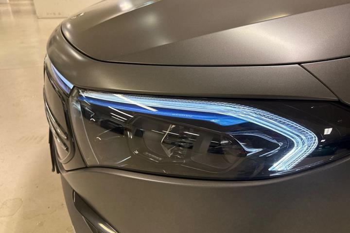 Grå Mercedes EQA250 fra 2021