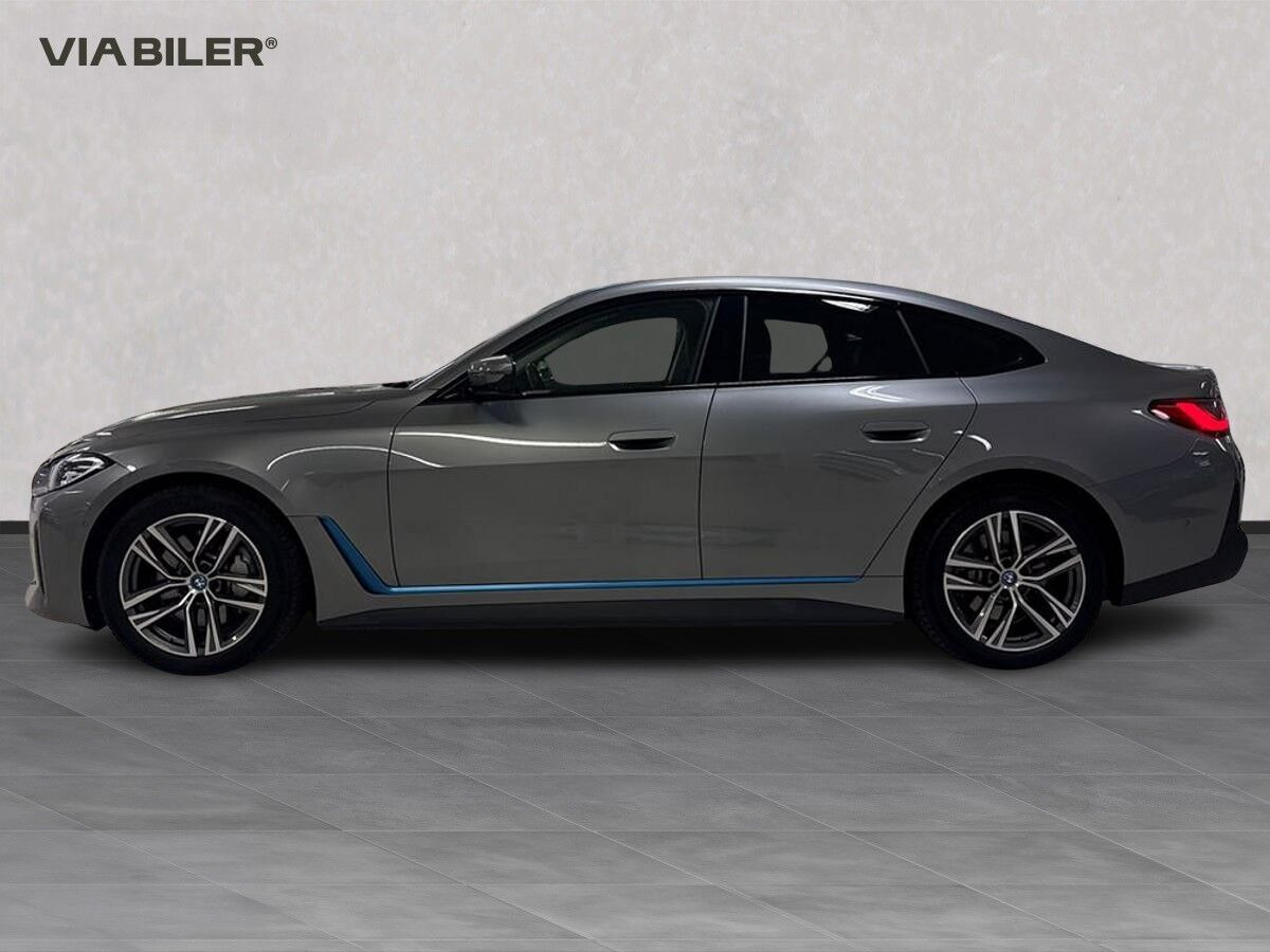 Grå BMW i4 fra 2023