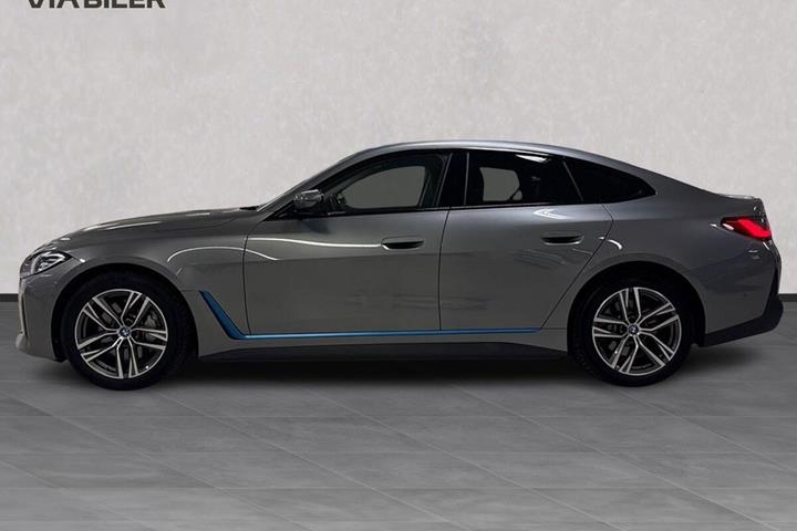 Grå BMW i4 fra 2023