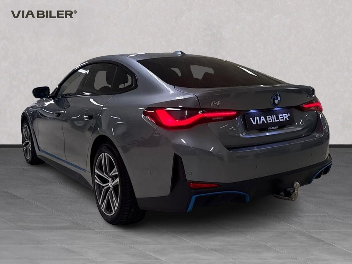 Grå BMW i4 fra 2023