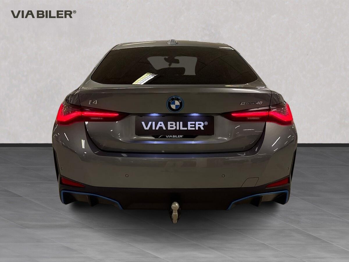 Grå BMW i4 fra 2023