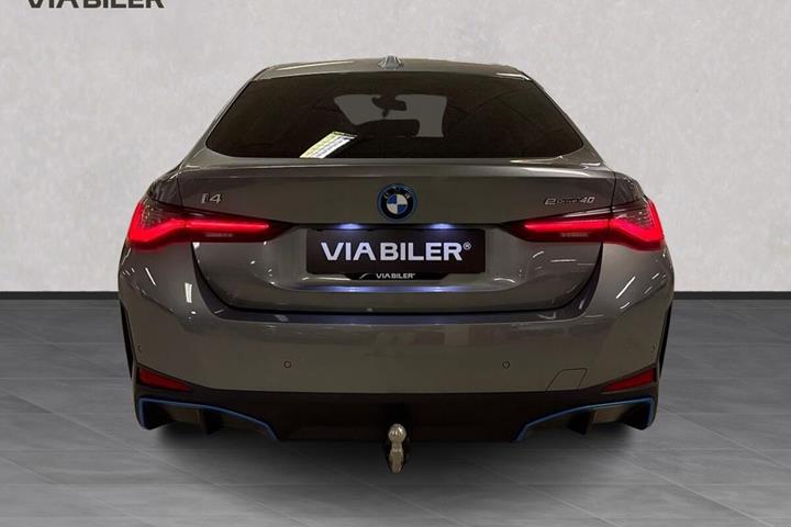 Grå BMW i4 fra 2023