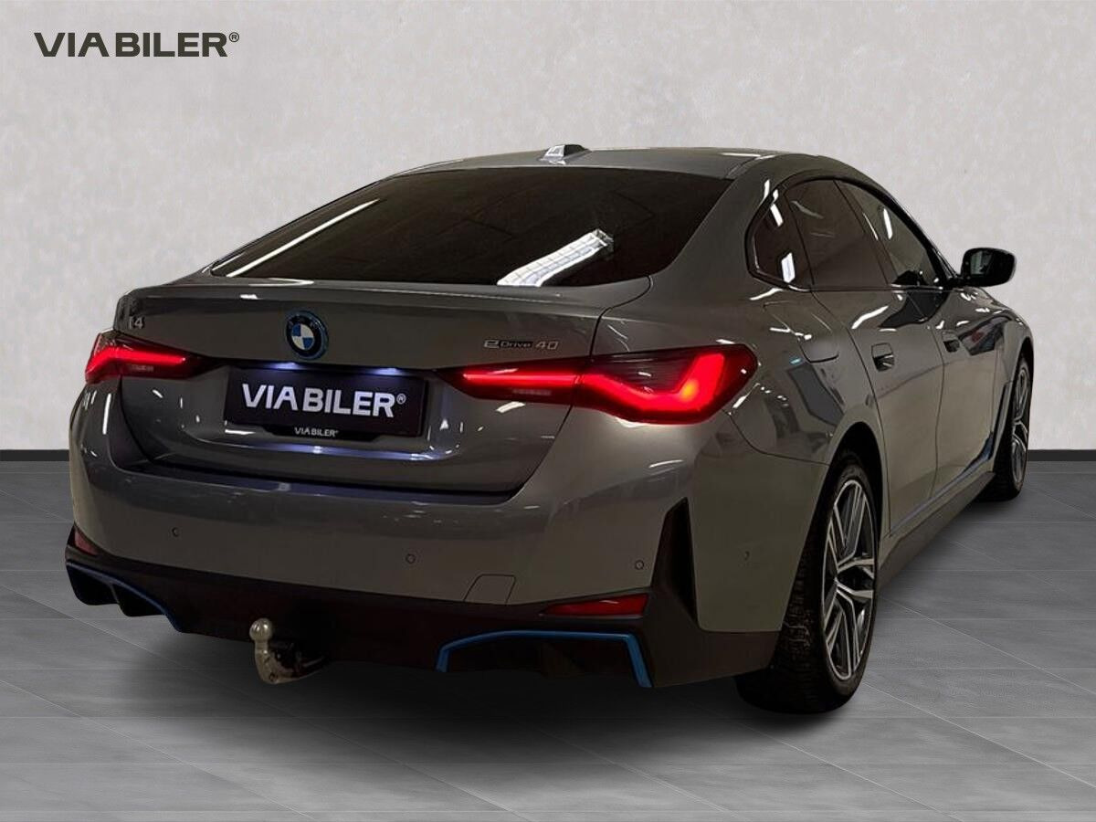Grå BMW i4 fra 2023