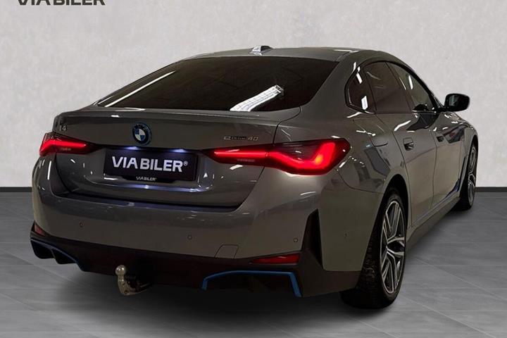Grå BMW i4 fra 2023