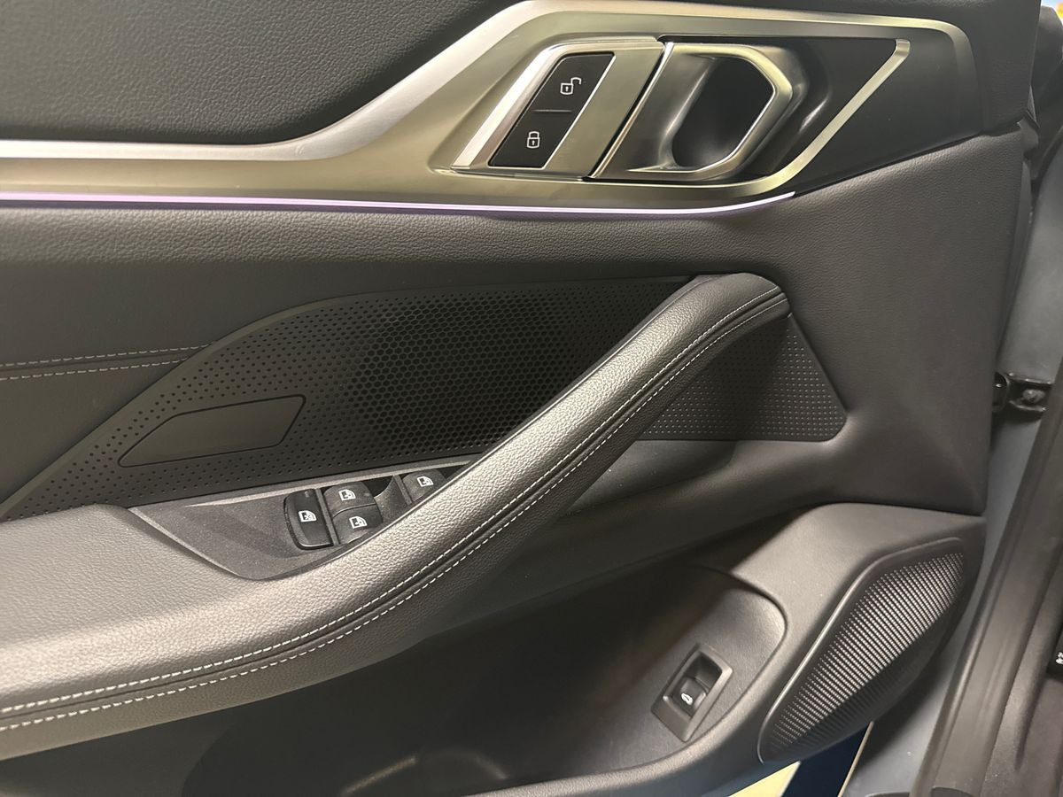 Grå BMW i4 fra 2023