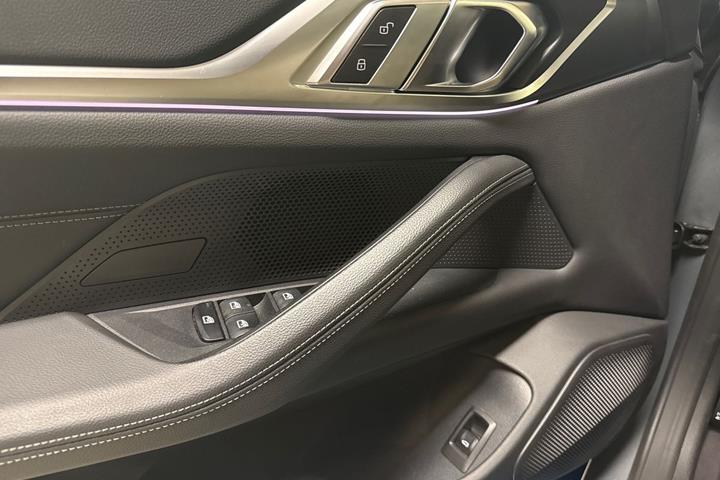 Grå BMW i4 fra 2023