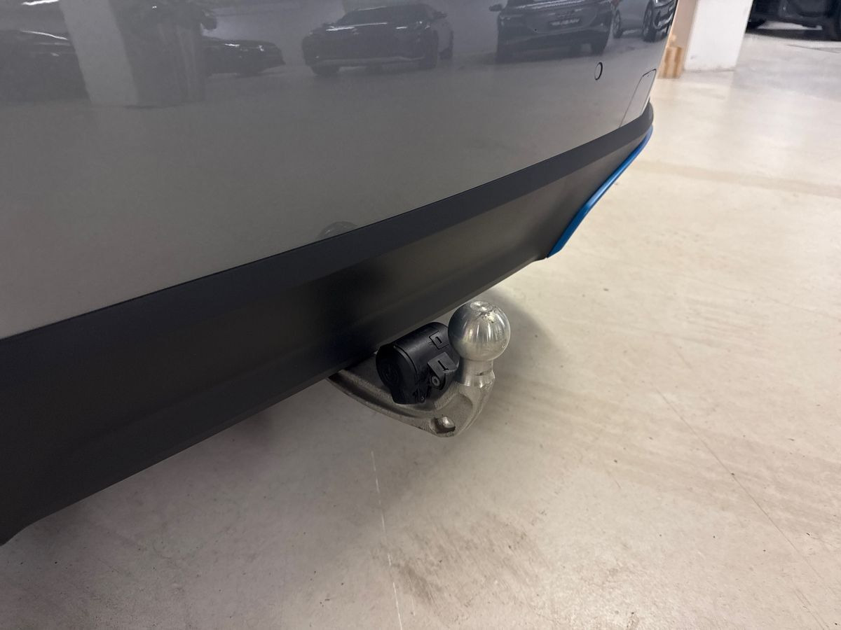 Grå BMW i4 fra 2023