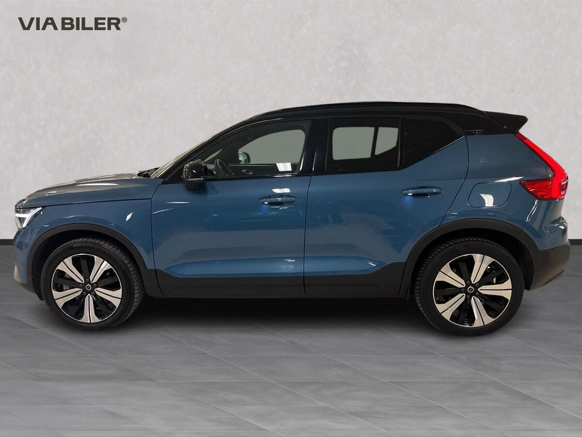 Blå Volvo XC40 fra 2022