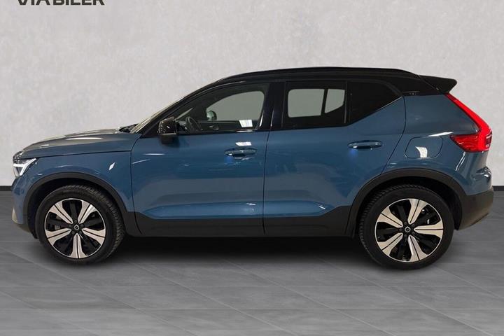 Blå Volvo XC40 fra 2022