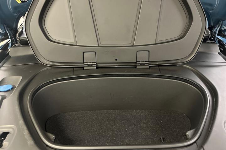 Blå Volvo XC40 fra 2022