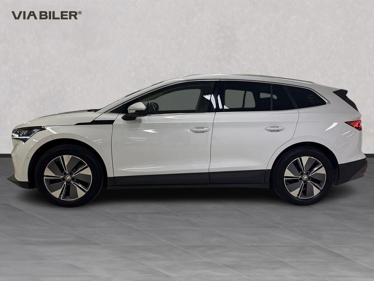 Hvid Skoda Enyaq fra 2022
