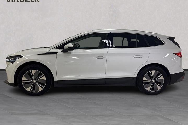 Hvid Skoda Enyaq fra 2022