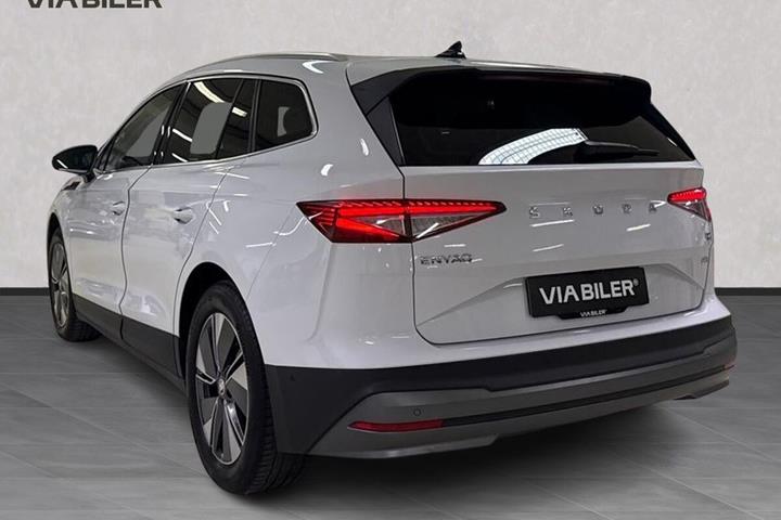 Hvid Skoda Enyaq fra 2022