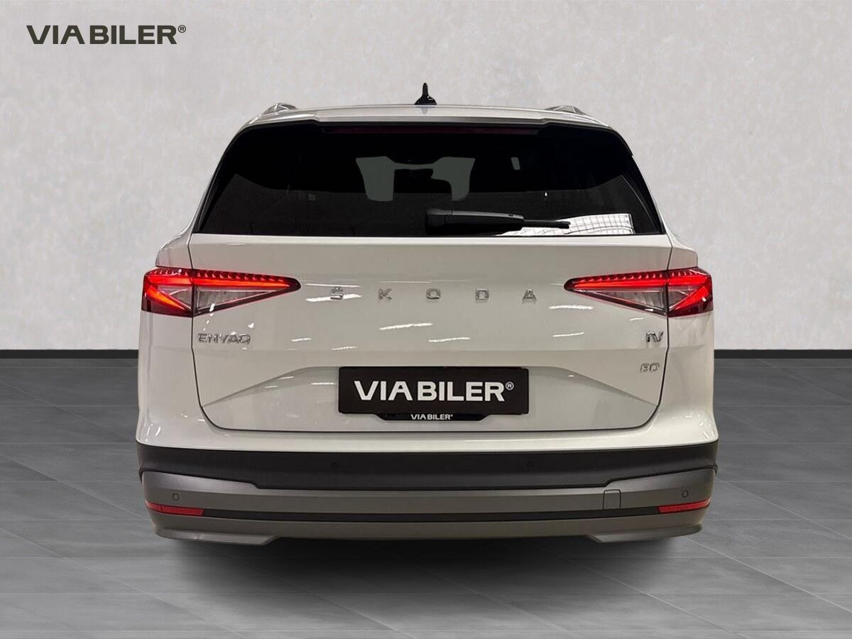 Hvid Skoda Enyaq fra 2022