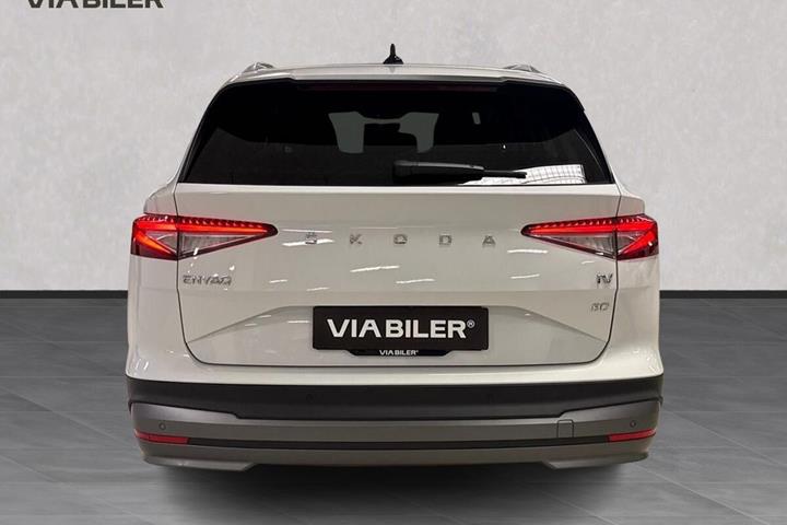 Hvid Skoda Enyaq fra 2022