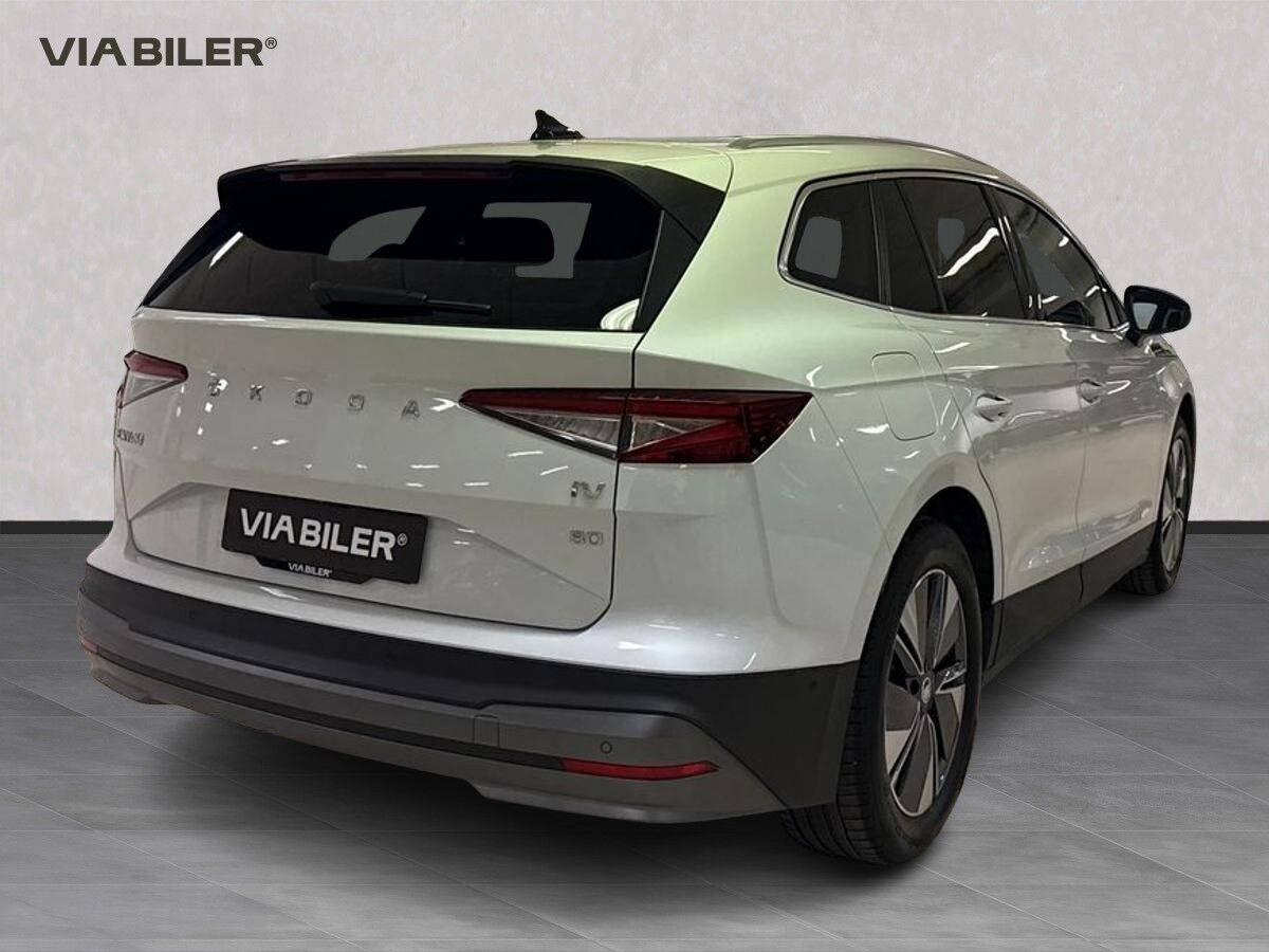 Hvid Skoda Enyaq fra 2022
