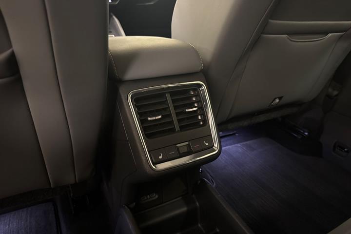 Hvid Skoda Enyaq fra 2022