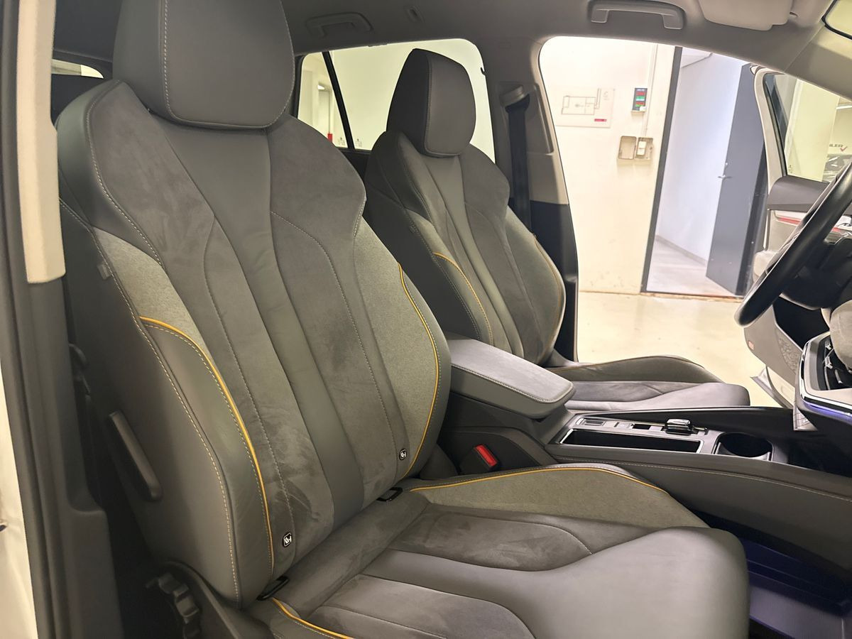 Hvid Skoda Enyaq fra 2022