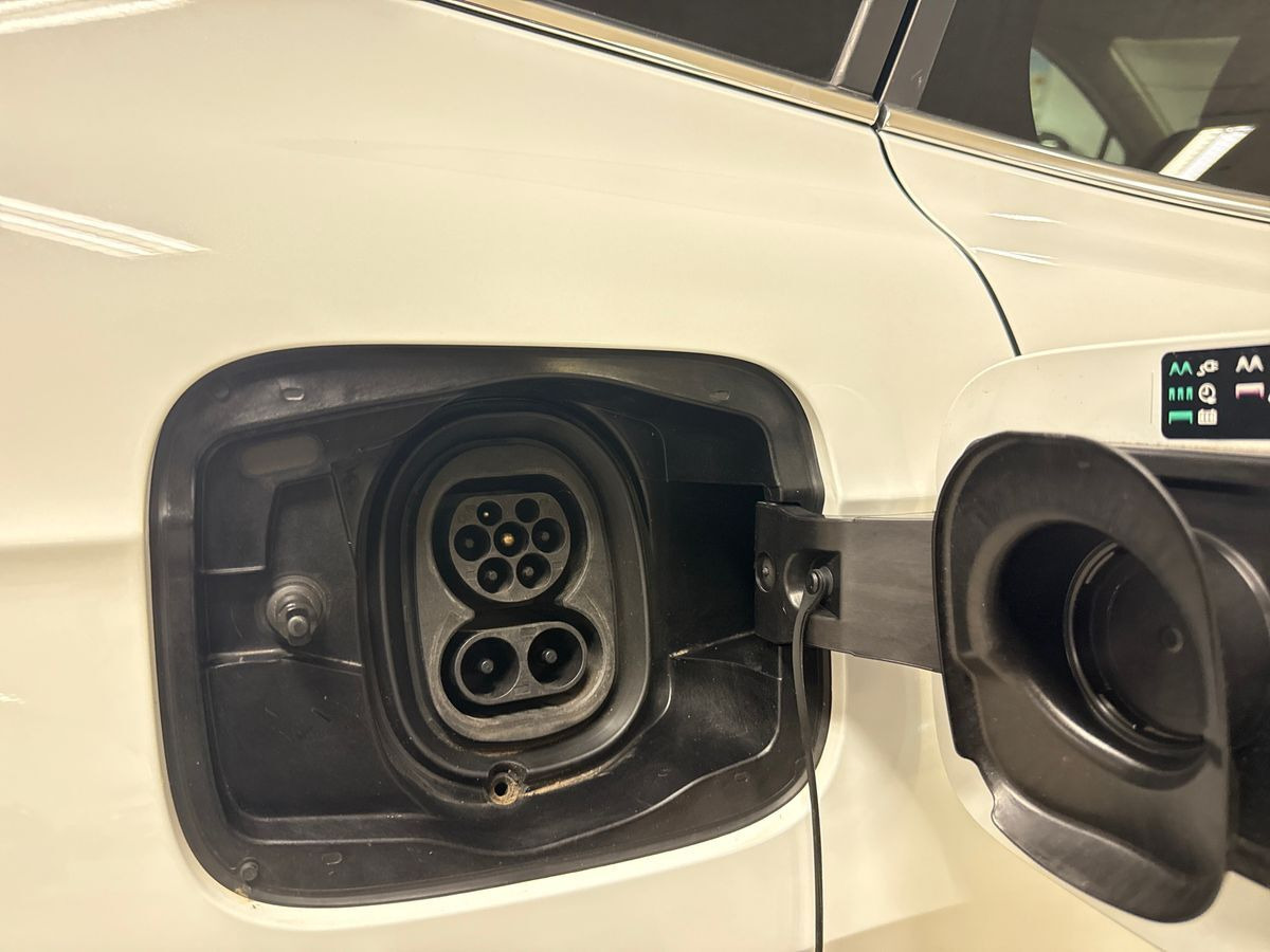 Hvid Skoda Enyaq fra 2022