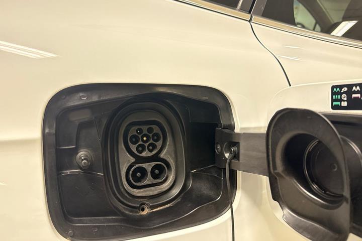 Hvid Skoda Enyaq fra 2022