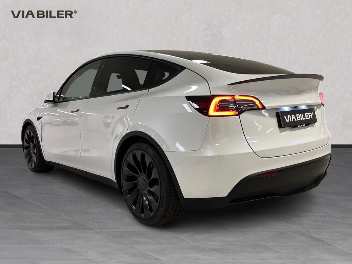 undefined Tesla Model Y fra 2023