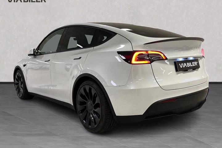 undefined Tesla Model Y fra 2023