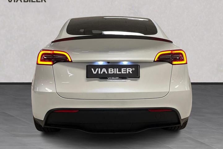 undefined Tesla Model Y fra 2023