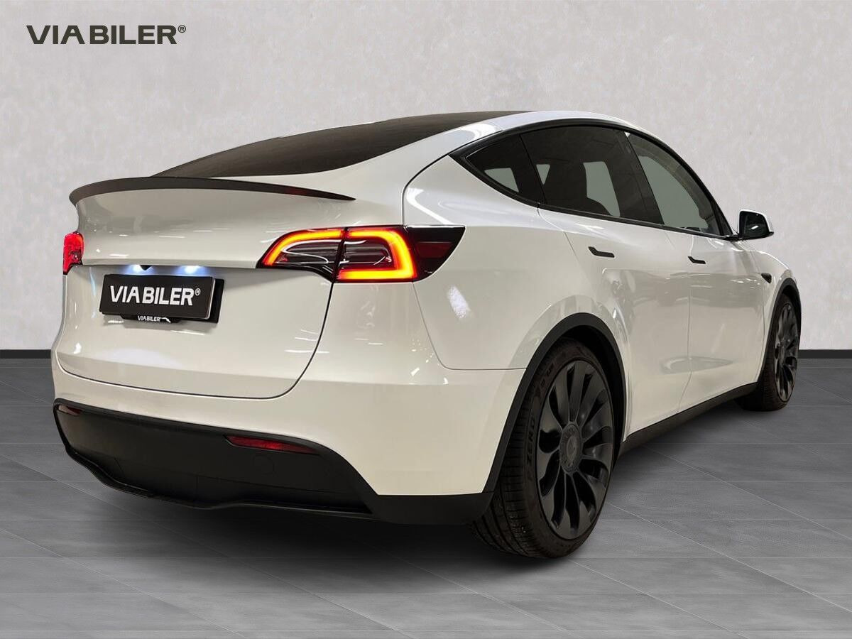 undefined Tesla Model Y fra 2023
