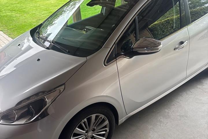 undefined Peugeot 208 fra 2016