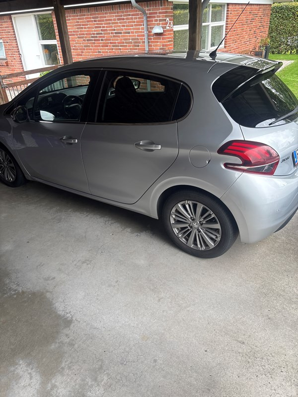 undefined Peugeot 208 fra 2016