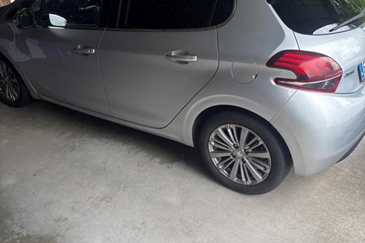 undefined Peugeot 208 fra 2016