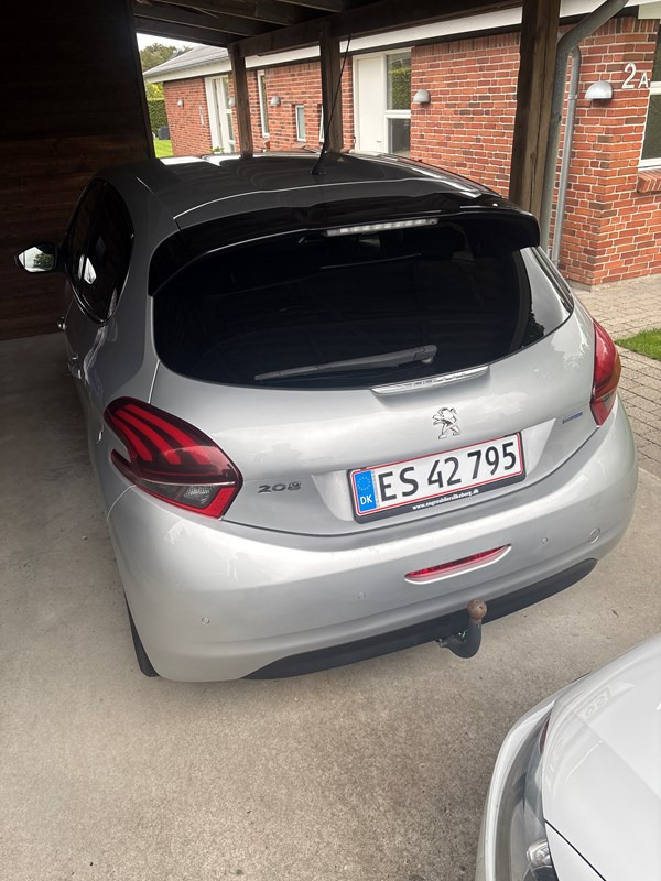 undefined Peugeot 208 fra 2016