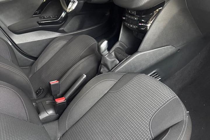 undefined Peugeot 208 fra 2016