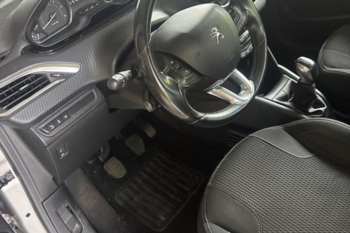 undefined Peugeot 208 fra 2016