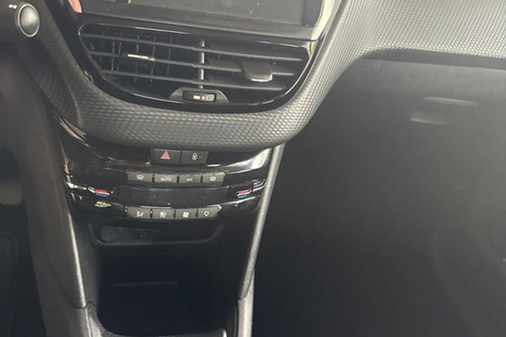undefined Peugeot 208 fra 2016