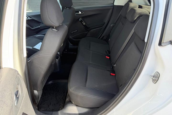 undefined Peugeot 208 fra 2016