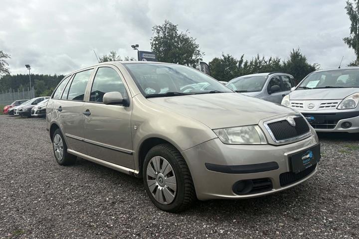 Beige Skoda Fabia fra 2004