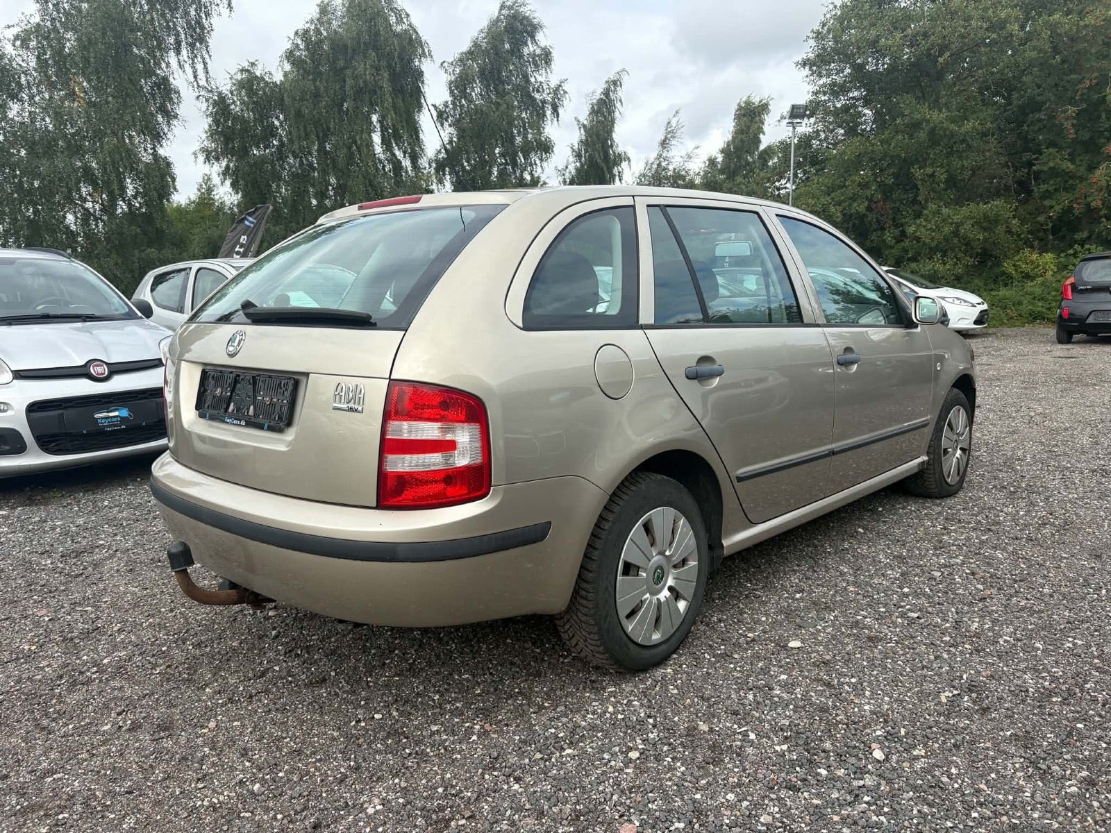 Beige Skoda Fabia fra 2004