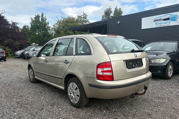 Beige Skoda Fabia fra 2004