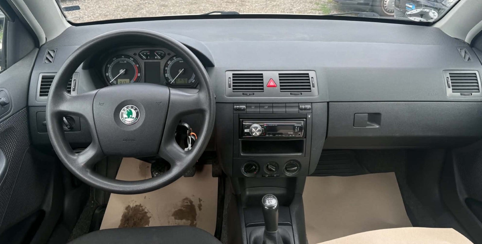 Beige Skoda Fabia fra 2004