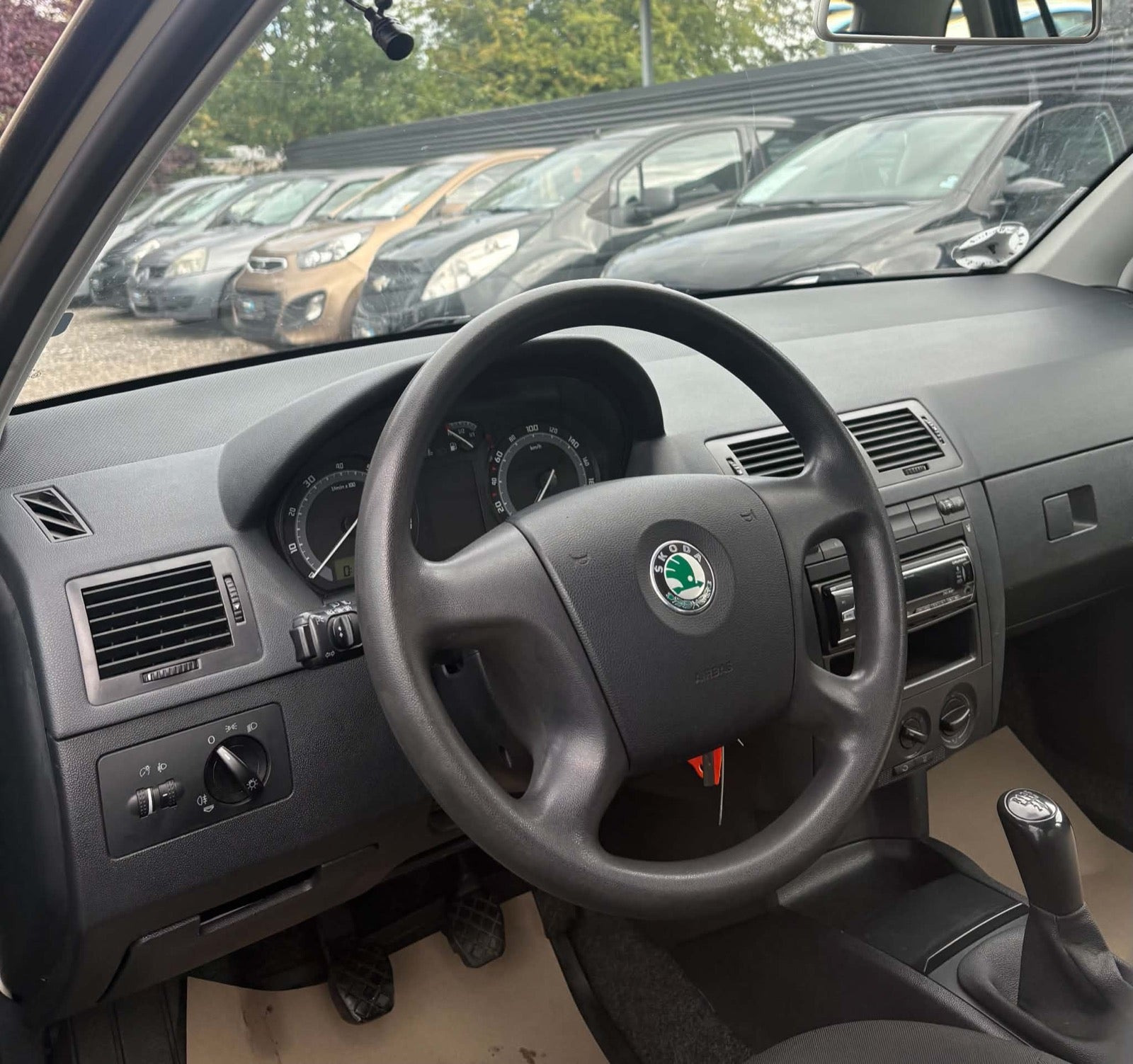 Beige Skoda Fabia fra 2004