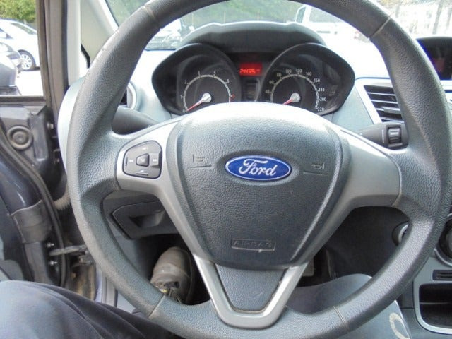 Grå Ford Fiesta fra 2009