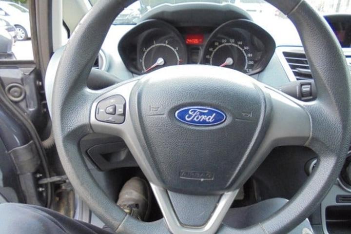 Grå Ford Fiesta fra 2009