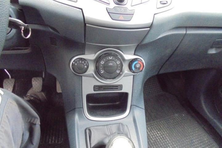 Grå Ford Fiesta fra 2009
