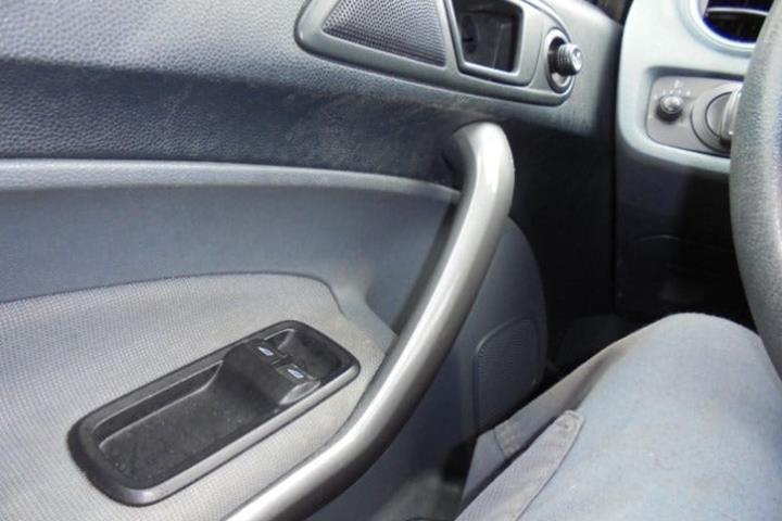 Grå Ford Fiesta fra 2009