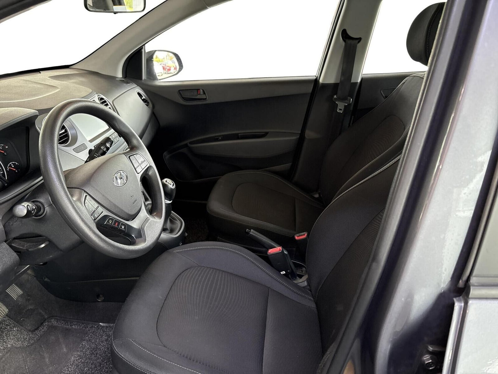 Grå Hyundai i10 fra 2018