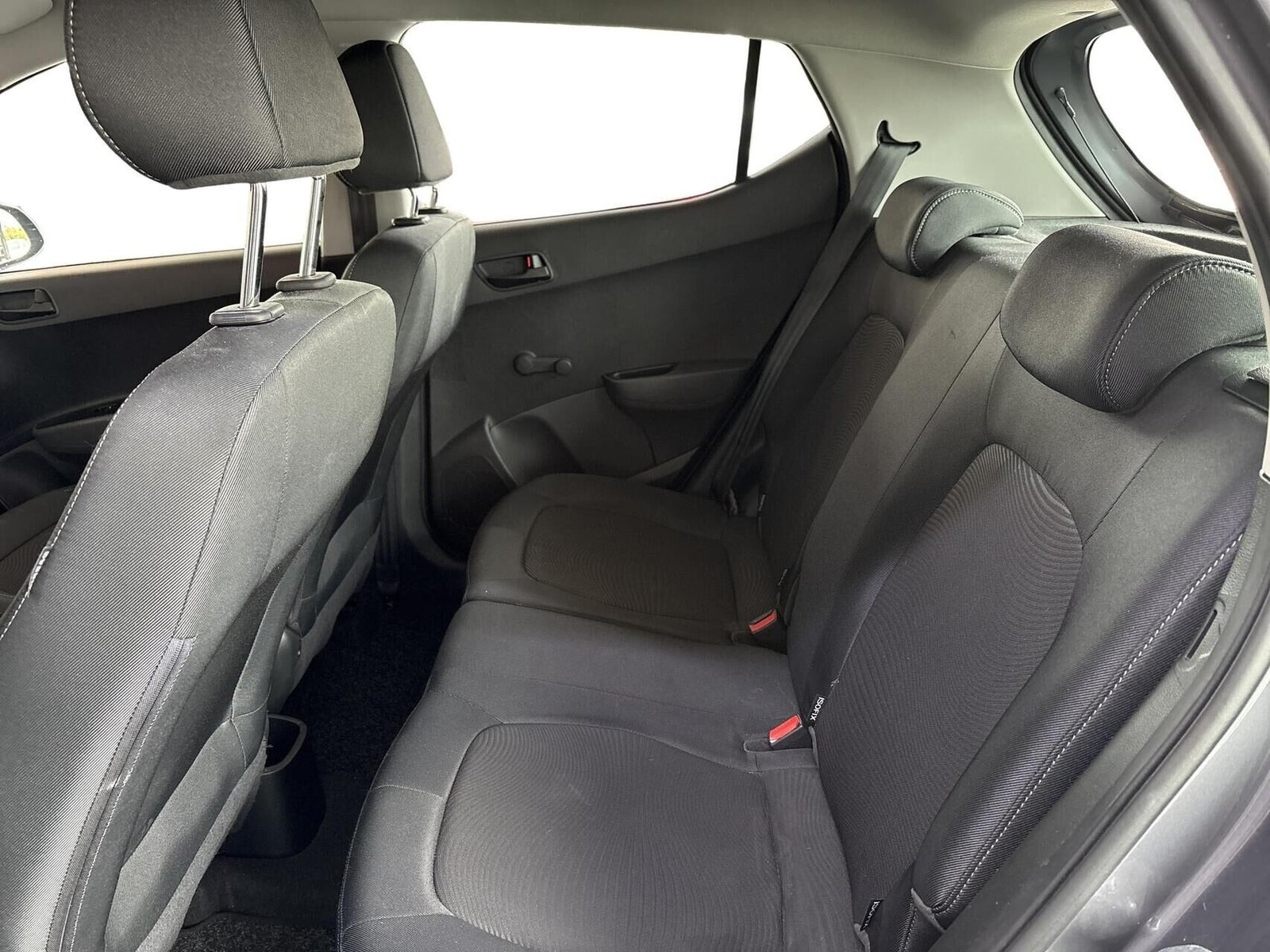 Grå Hyundai i10 fra 2018